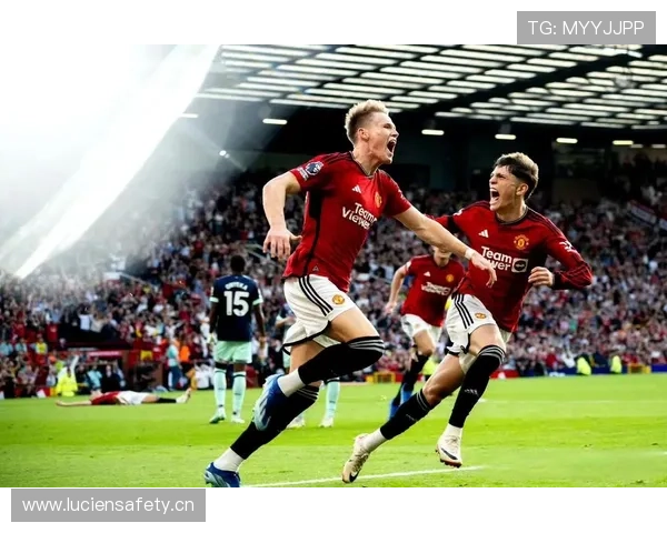 曼联“后腰危机”引爆战术分歧：滕哈赫疯狂重用麦克托米奈引发争议，球迷直呼战术体系已彻底失控！