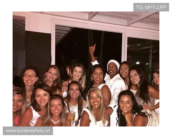 小罗退役后还在夜店当DJ？这反差谁懂啊