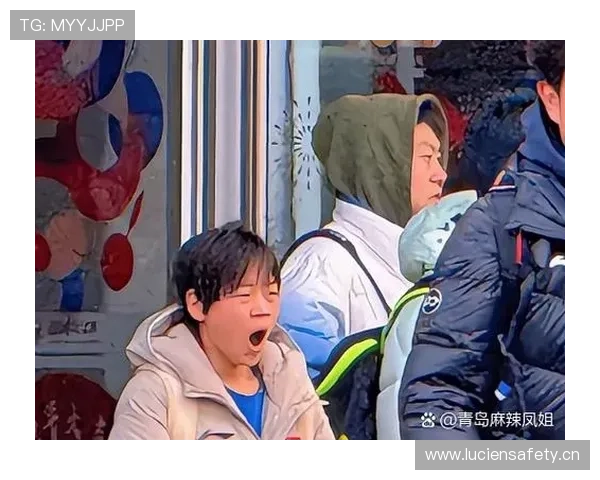 杨千霖比赛场边穿得像上班族，场下却被拍到豪车开不停…这反差也太让人看不懂了吧？